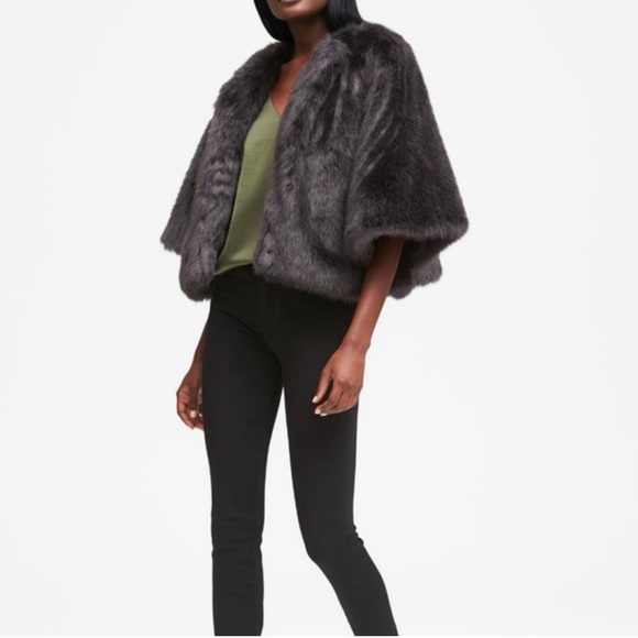 BANANA REPUBLIC Faux Fur Capelet Slate Gray w/ Pockets Mob Wife NWT Size Small - Picture 1 of 9